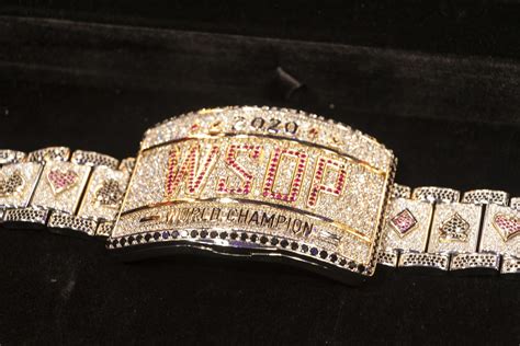 how much wsop bracelet worth The 2019 World Series of Poker (WSOP) Main Event champion was presented with a custom championship bracelet from Jostens early Wednesday morning at the Main Event Final Table in Las Vegas